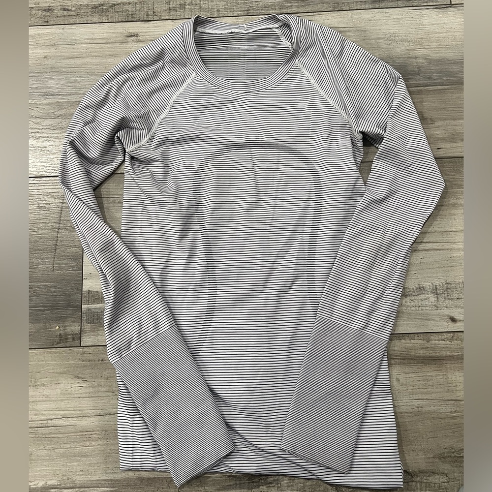 Lululemon limited edition, long sleeve size 4
